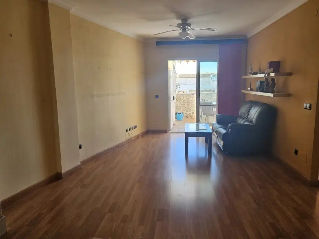 Sala d'estar de Pis en venda en Torrox amb Jardí privat, Terrassa i Piscina