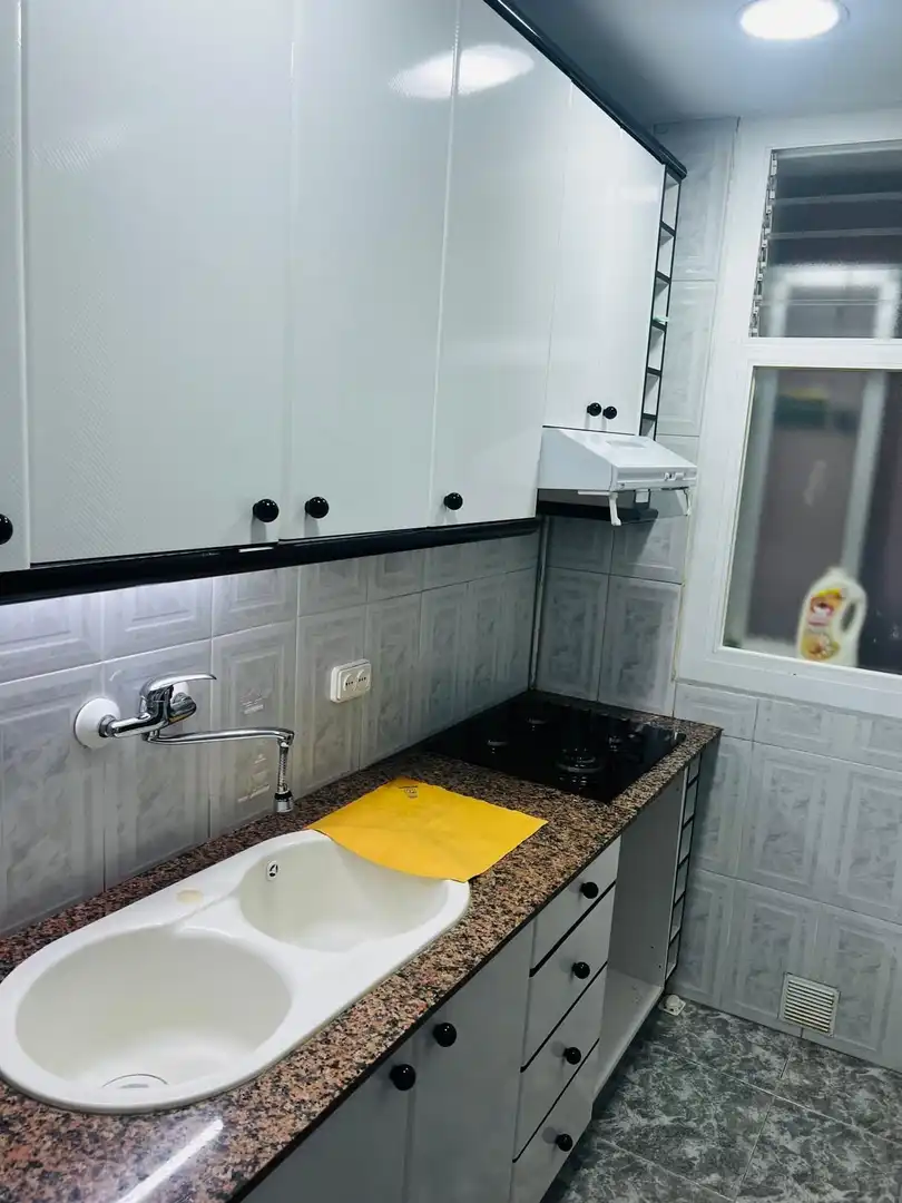 Piso en venta en RUIZ DE PADRON, 45, El Camp de l'Arpa del Clot