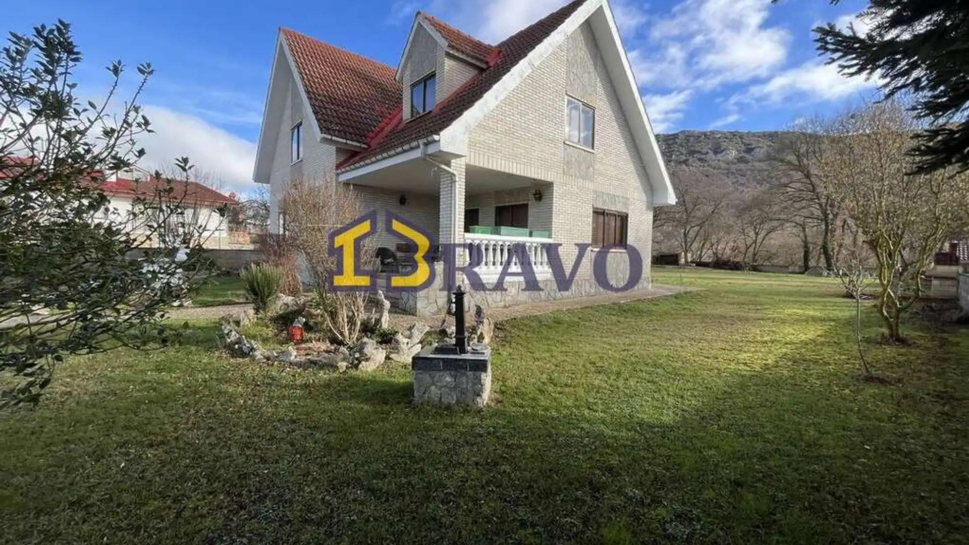 Vista exterior de Casa o chalet en venta en Merindad de Montija con Calefacción, Jardín privado y Amueblado