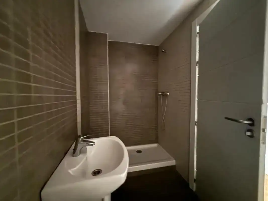 Bathroom of Study for sale in Zaragoza  with Heating and Balcony