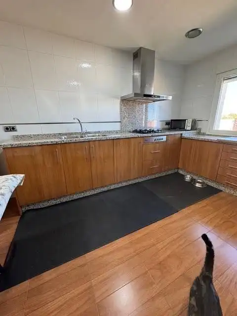 Cuina de Casa o xalet en venda en Calvarrasa de Arriba amb Calefacció, Jardí privat i Terrassa