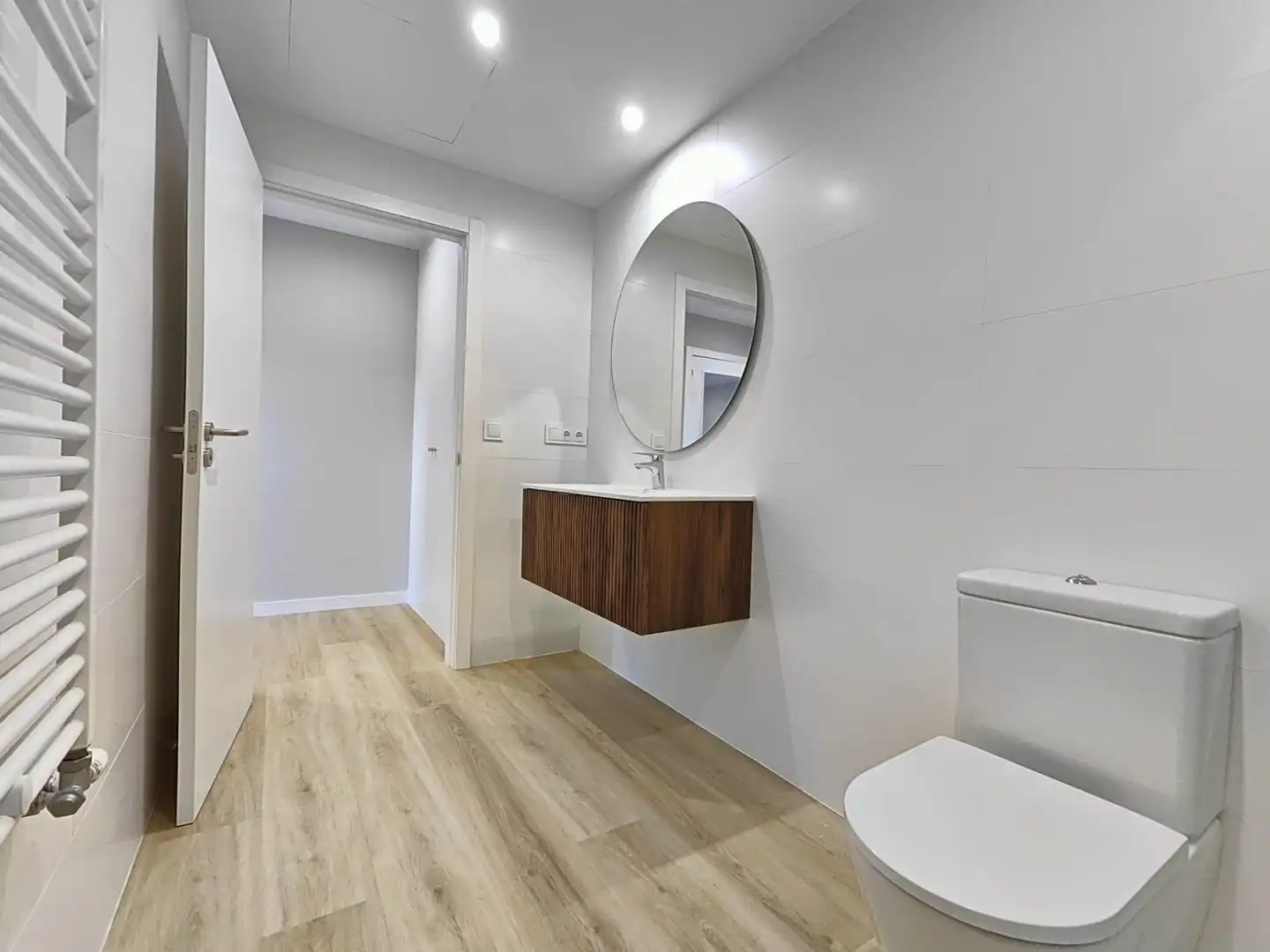 Bathroom of Flat for rent in Pontevedra Capital   with Heating, Storage room and Furnished