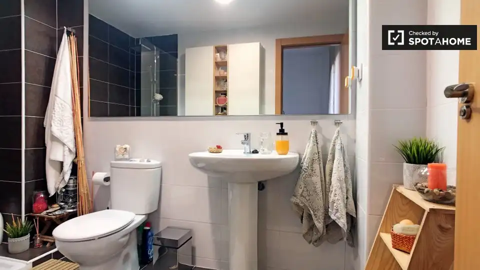 Bathroom of Flat for share in Getafe  with Air Conditioner, Heating and Furnished