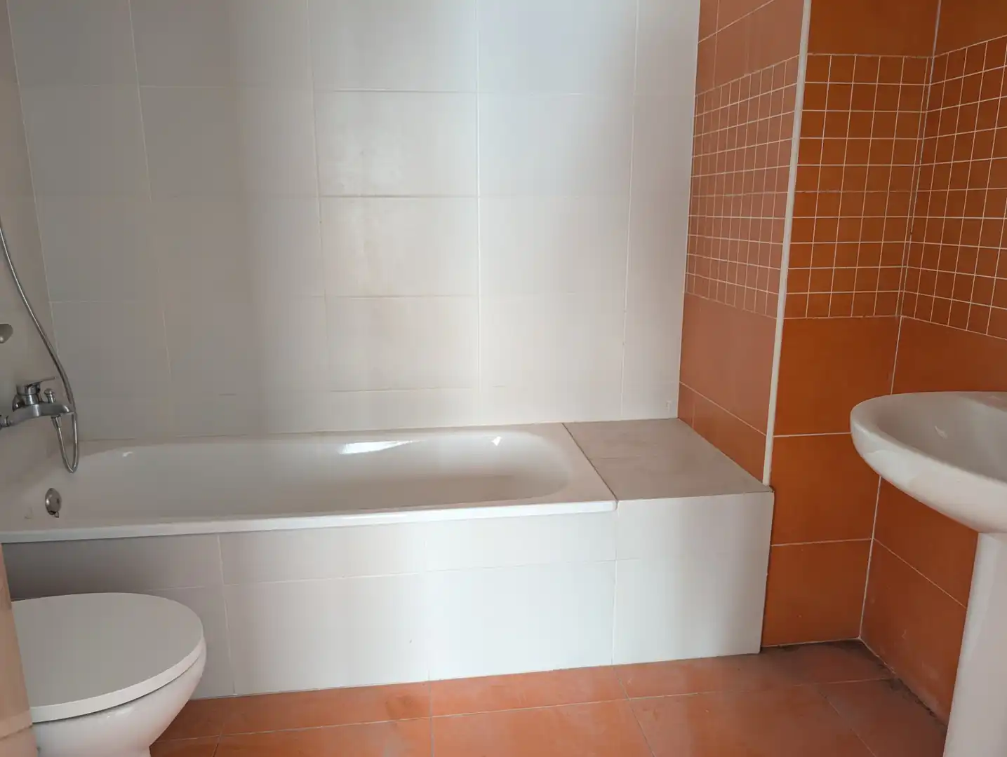 Badezimmer von Wohnung zum Verkauf in Gilet mit Terrasse und Ofen