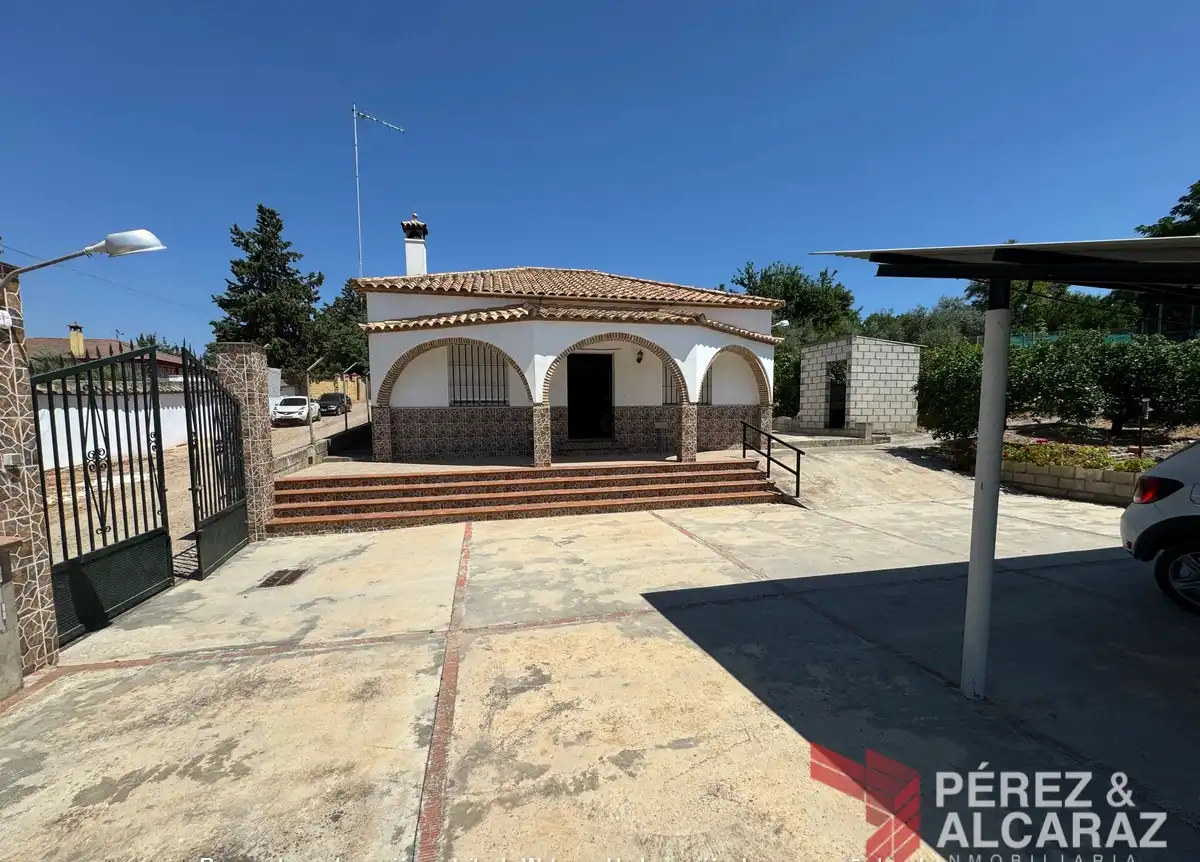 Terreno rústico en venta en Calle Chalets la Algaba 4