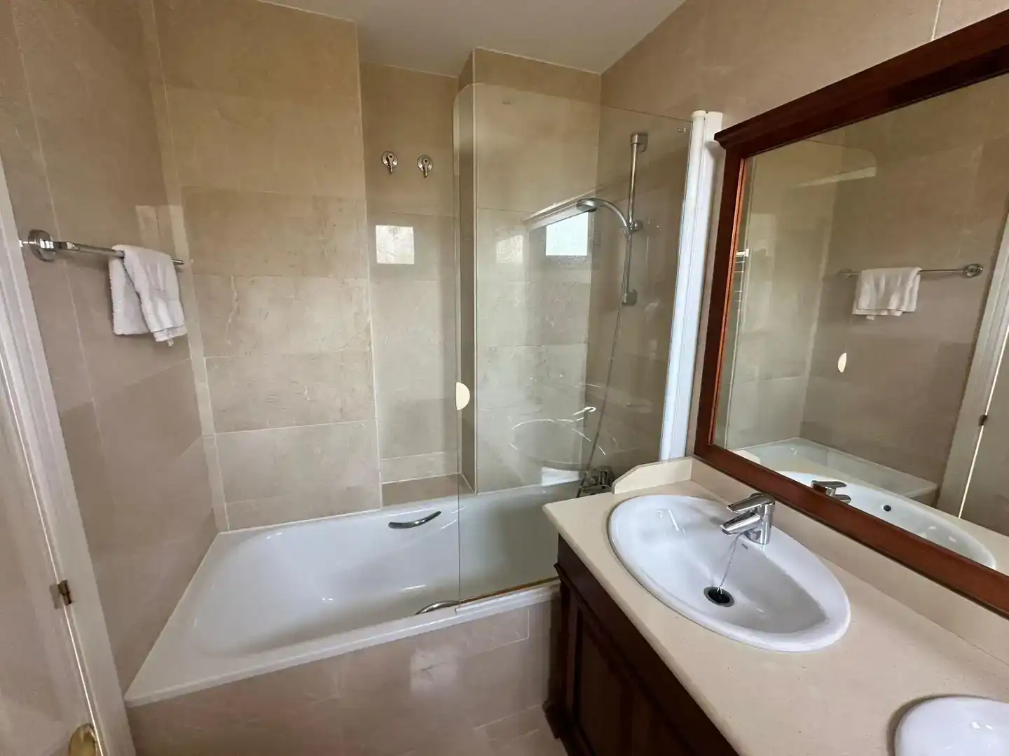 Bany de Apartament de lloguer en Benahavís amb Aire condicionat i Piscina