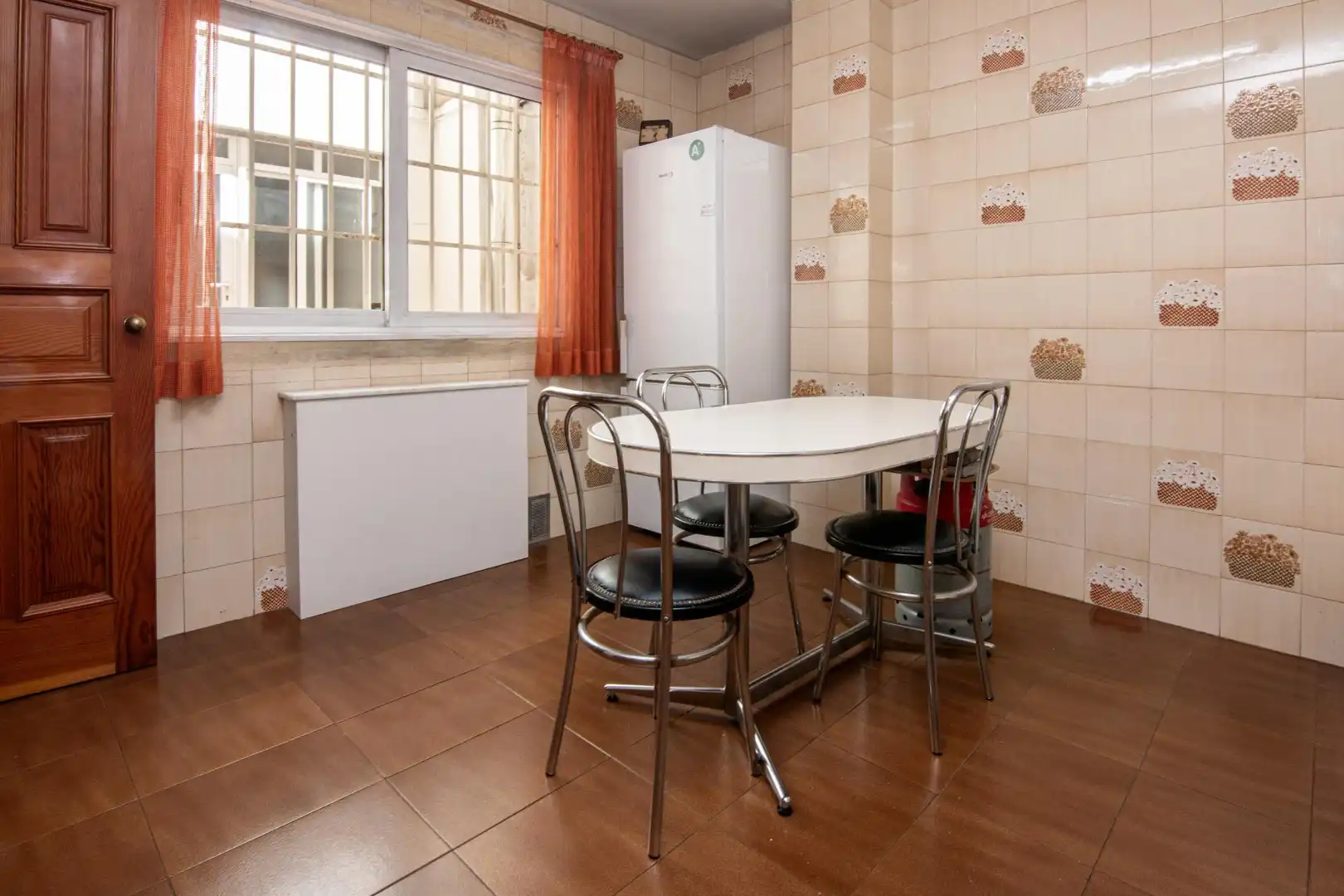 Cuina de Pis en venda en A Coruña Capital  amb Calefacció, Parquet i Traster
