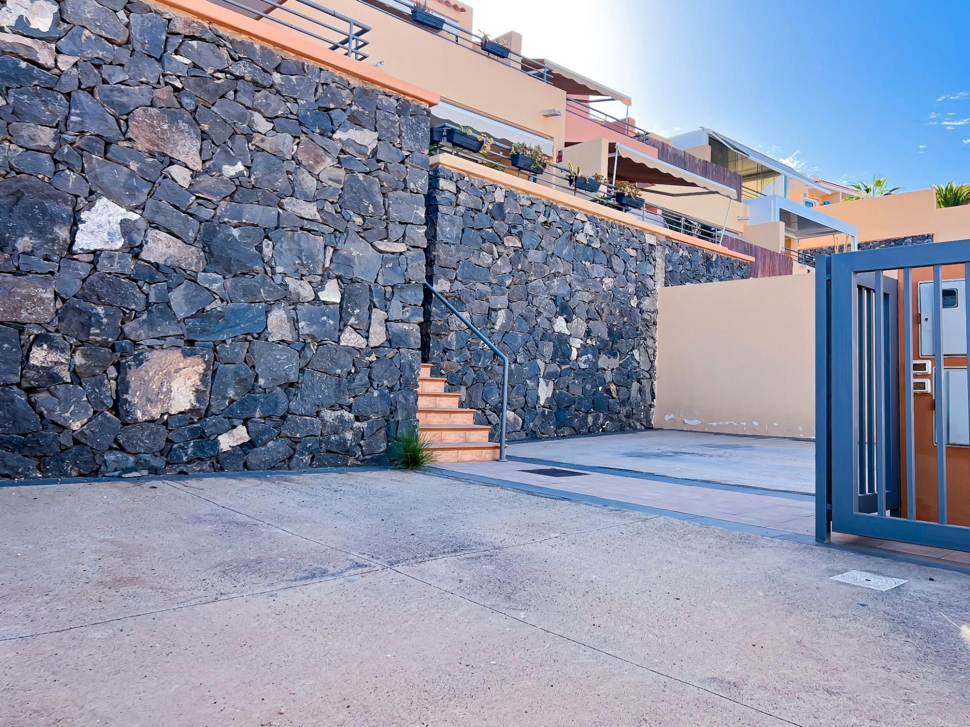 Exterior view of Duplex for sale in Adeje  with Air Conditioner, Private garden and Terrace