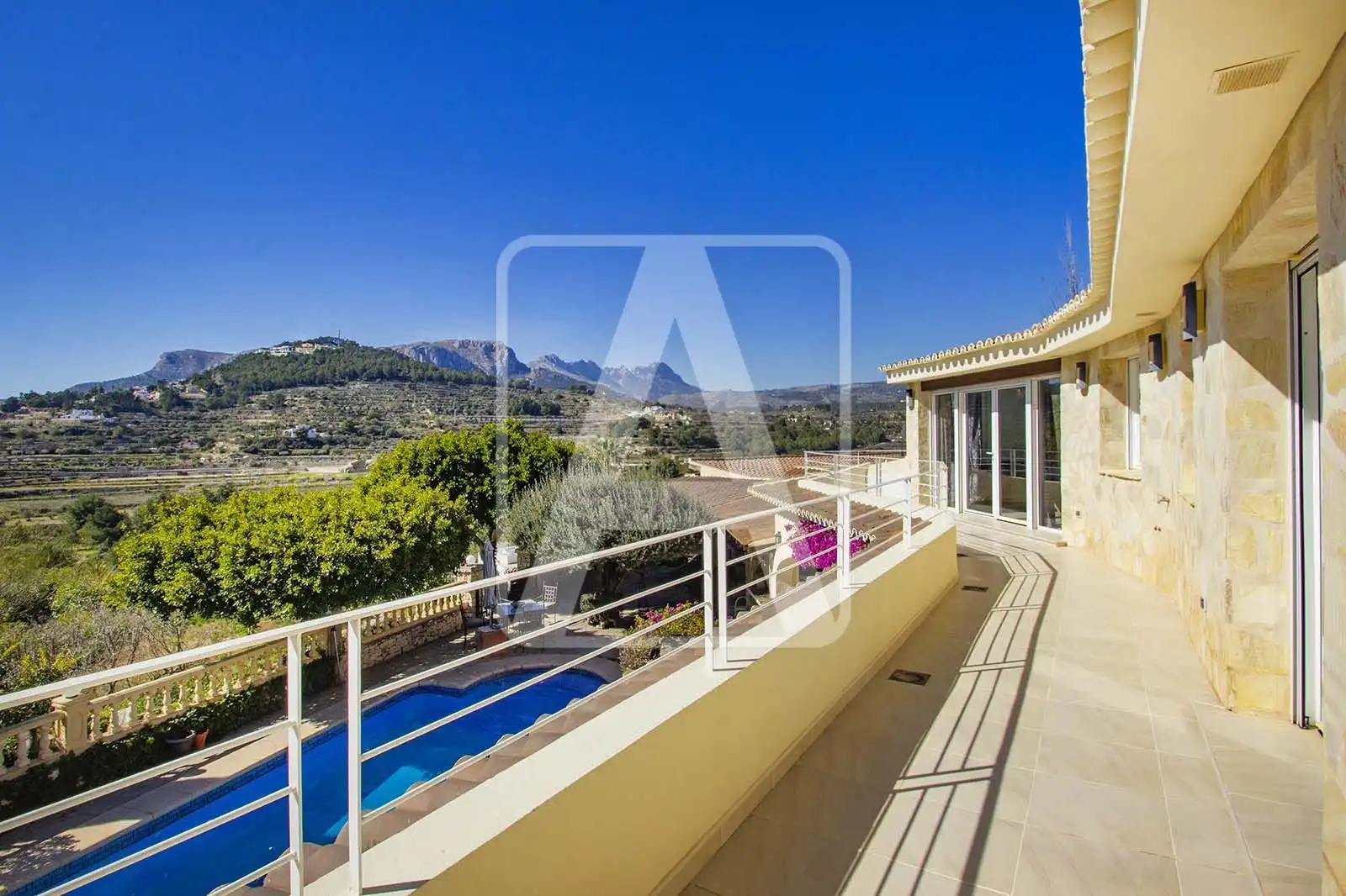 Vista exterior de Finca rústica en venda en Calpe / Calp amb Aire condicionat, Calefacció i Jardí privat