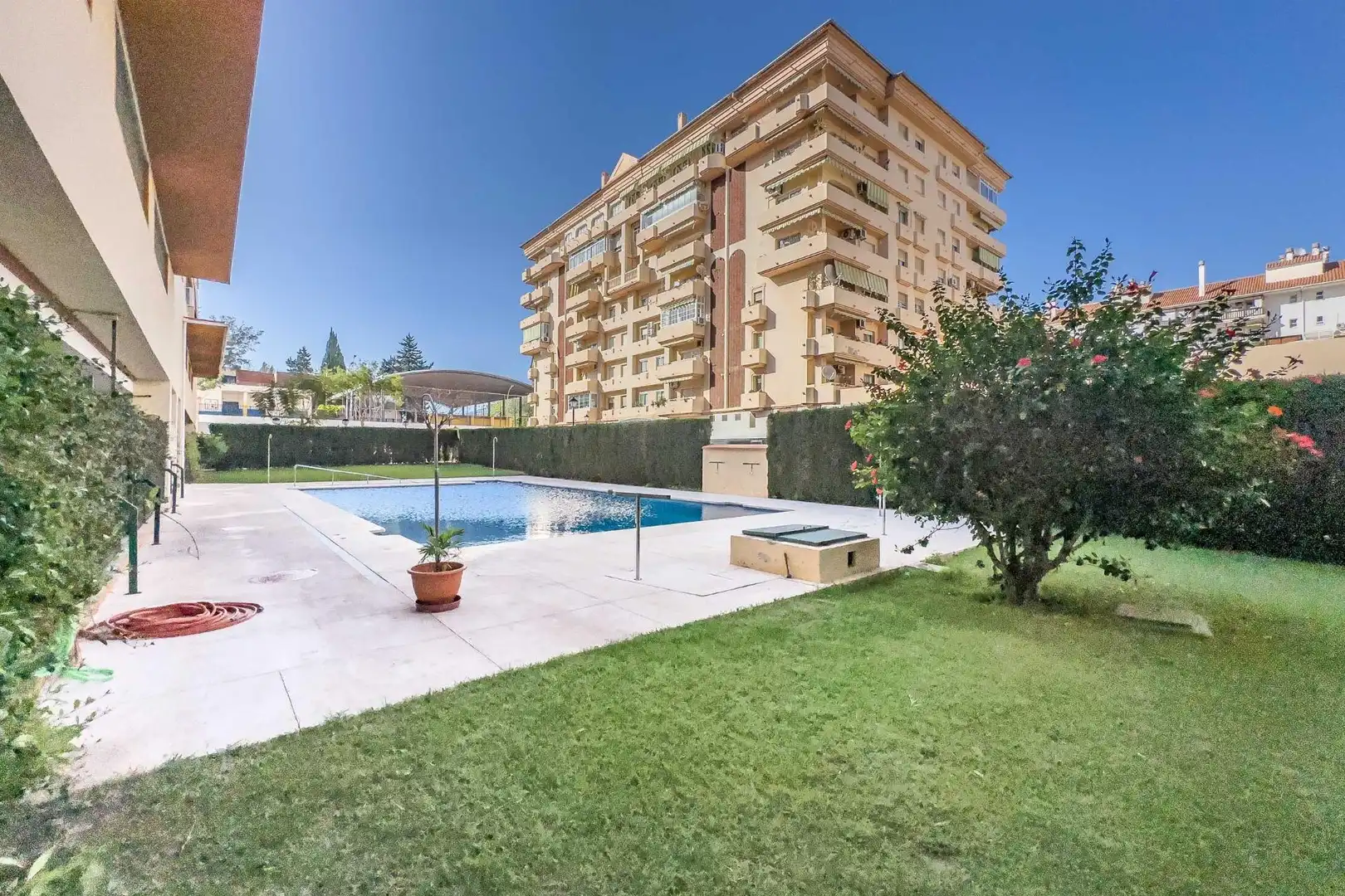 Piscina de Piso en venta en Fuengirola con Aire acondicionado, Jardín privado y Terraza