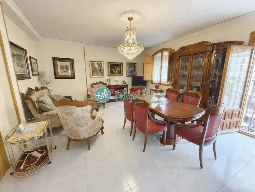 Comedor de Piso en venta en Segovia con Calefacción, Trastero y Balcón