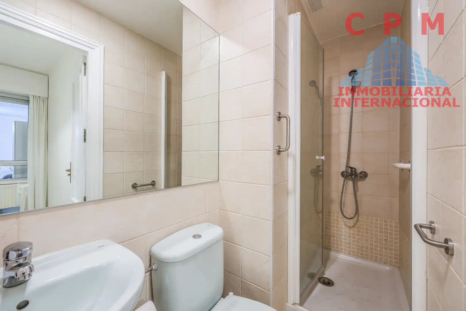 Baño de Piso de alquiler en Madrid con Aire acondicionado, Calefacción y Parquet