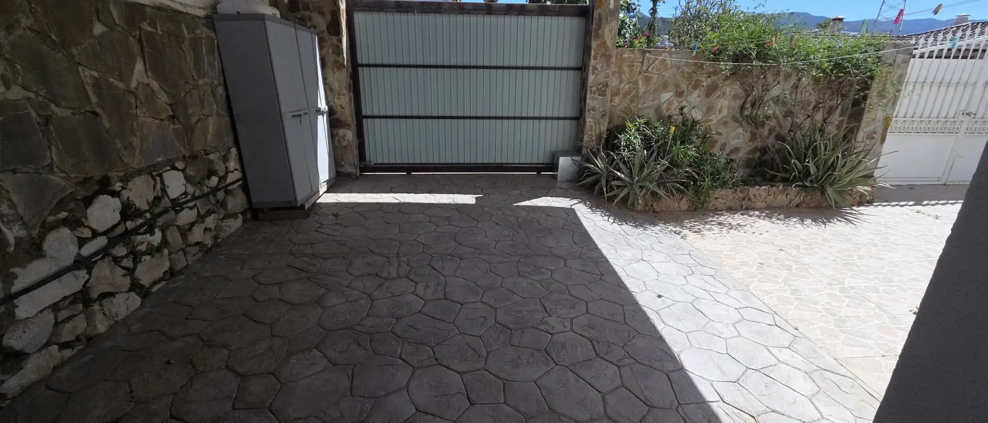 Terrasse von Einfamilien-Reihenhaus zum Verkauf in Alhaurín de la Torre mit Klimaanlage, Privatgarten und Terrasse