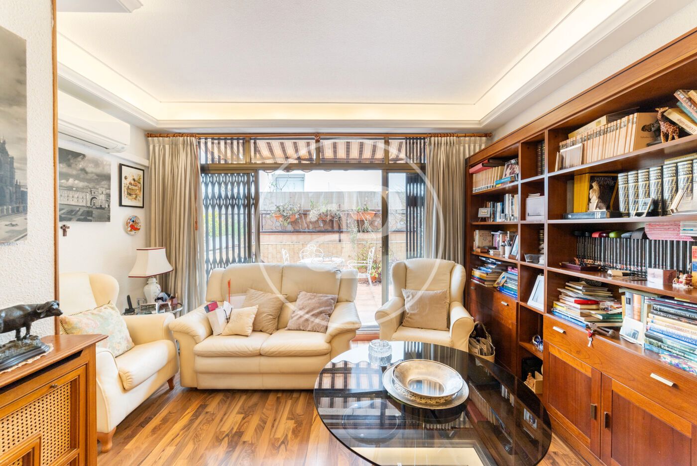 Living room of Single-family semi-detached for sale in  Madrid Capital  with Air Conditioner, Heating and Private garden
