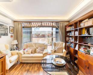 Living room of Single-family semi-detached for sale in  Madrid Capital  with Air Conditioner, Heating and Private garden