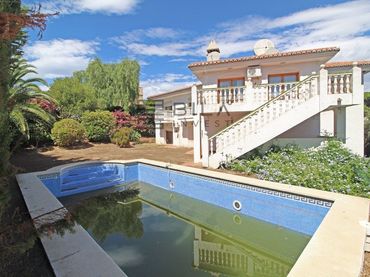 Xalet amb piscina en venda a Calahonda
