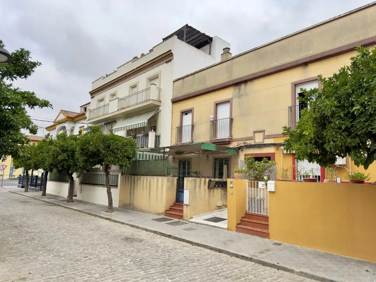 Exterior view of Duplexes for sale in Gelves