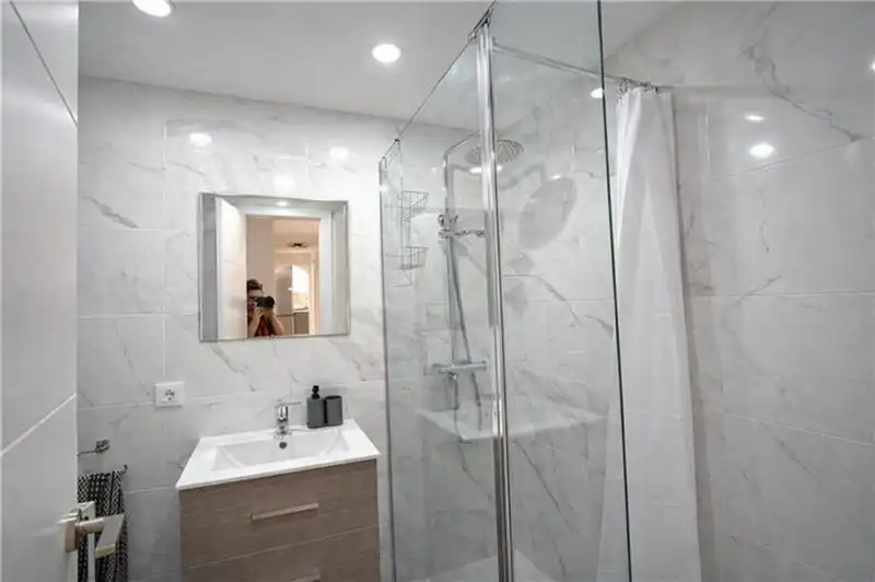 Bathroom of Flat for rent in  Palma de Mallorca  with Terrace, Furnished and Balcony