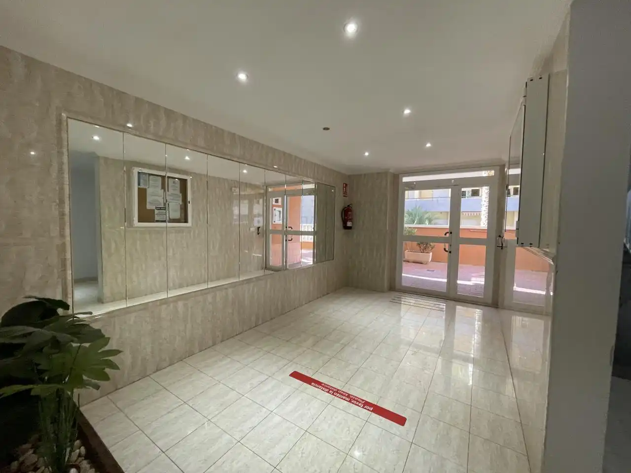 Parking de Apartamento en venta en La Manga del Mar Menor con Aire acondicionado, Terraza y Piscina