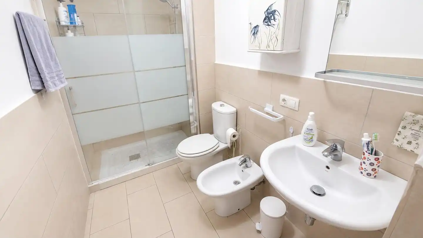 Baño de Piso en venta en Arico con Terraza, Trastero y Amueblado