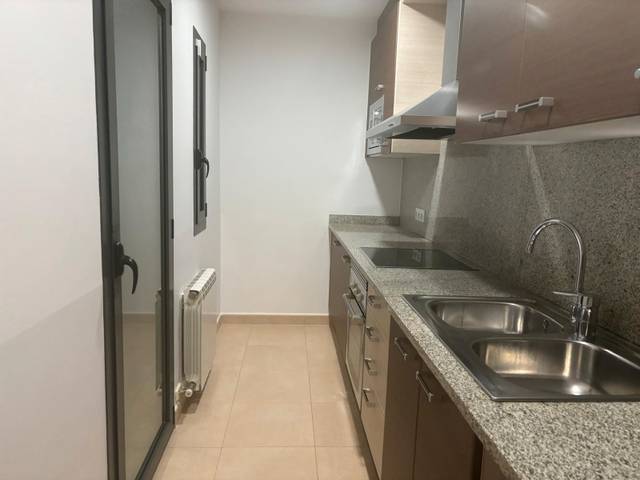 Piso en Venta en Carrer de Montserrat en Sant Hipòlit de Voltregà