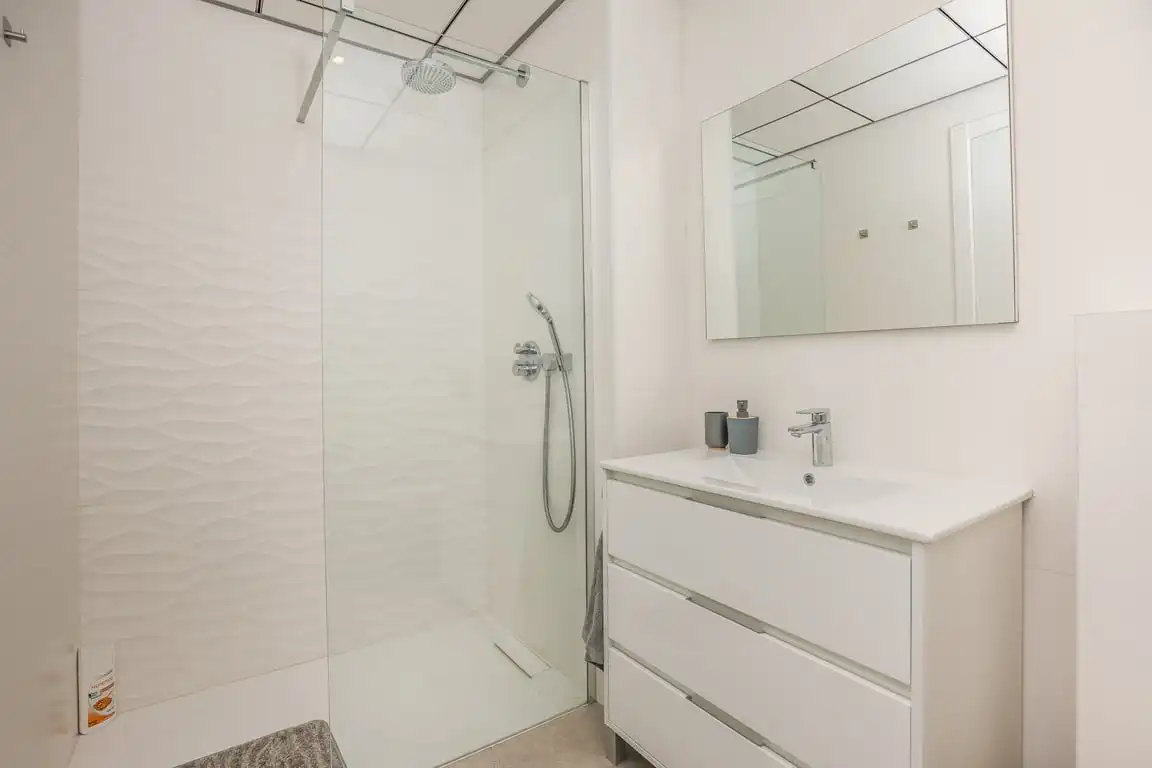 Badezimmer von Wohnungen zur Miete in Jávea / Xàbia mit Klimaanlage, Privatgarten und Schwimmbad
