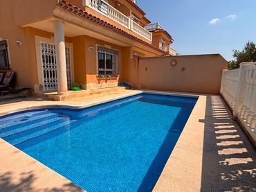 Villa mit Balkon zum Verkauf in Calle Calle Bergantin