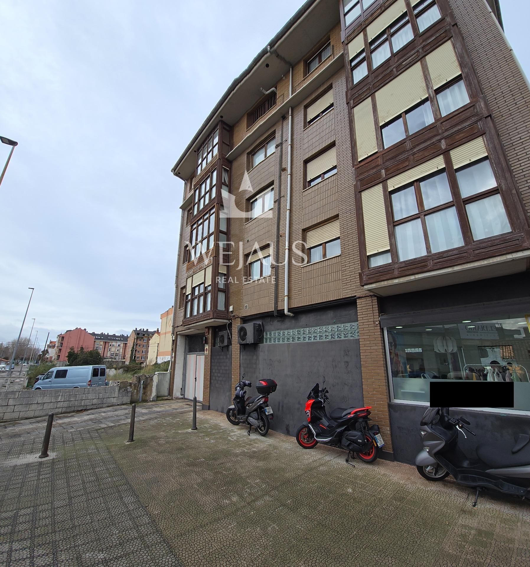 Vista exterior de Garatge en venda en Santander