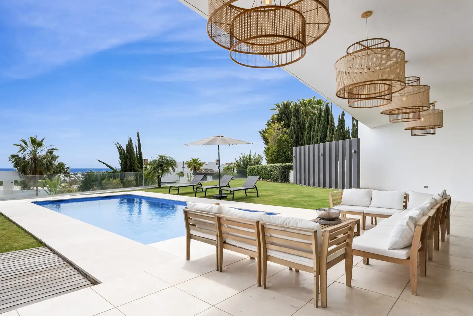 Terrassa de Casa o xalet en venda en Benahavís amb Aire condicionat, Jardí privat i Terrassa