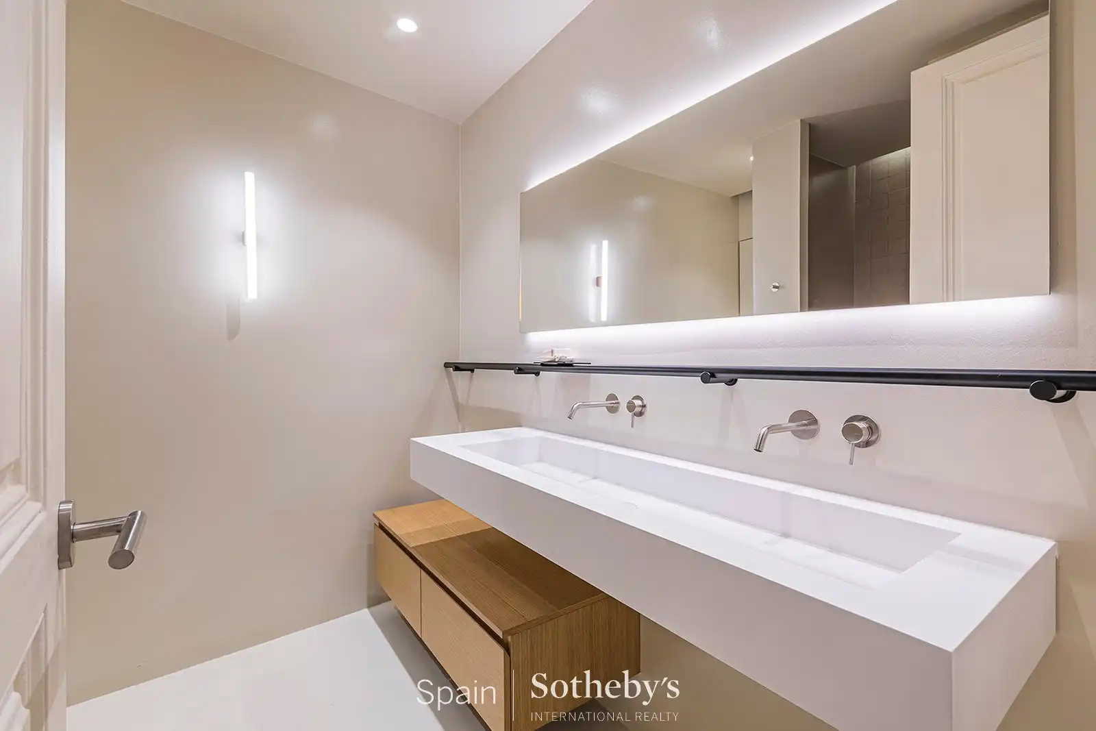 Bathroom of Apartments for sale in Barcelona  with Air Conditioner and Heating