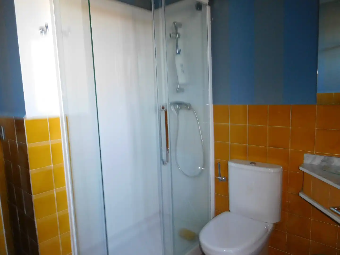 Bathroom of Houses for sale in Villazopeque  with Heating, Private garden and Storage room