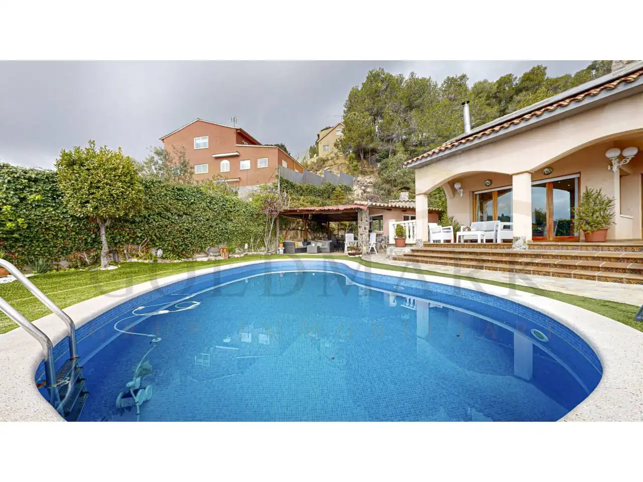 Piscina de Casa o xalet en venda en Corbera de Llobregat amb Aire condicionat, Calefacció i Jardí privat