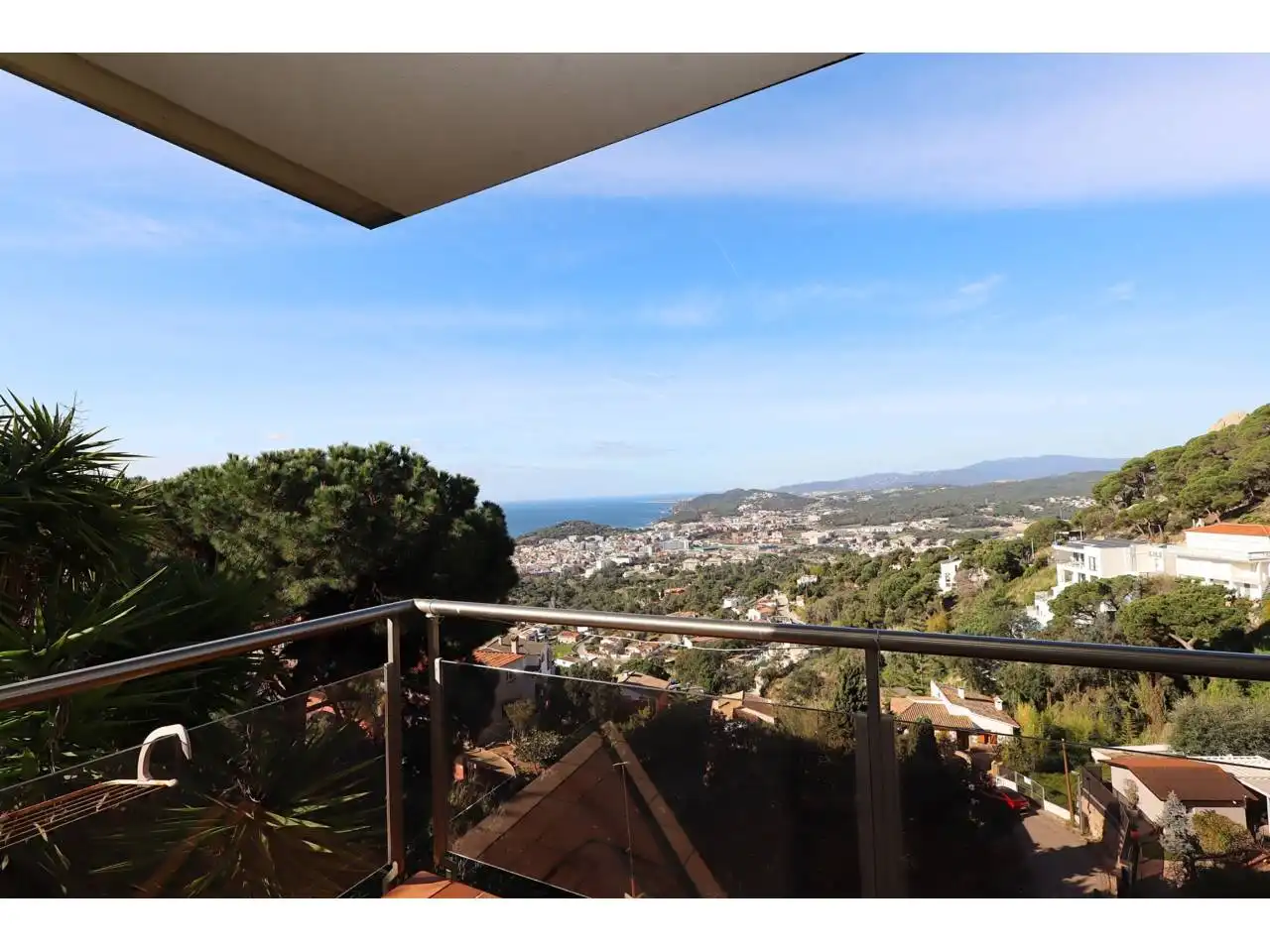 Vista exterior de Casa o xalet en venda en Lloret de Mar amb Calefacció, Jardí privat i Parquet