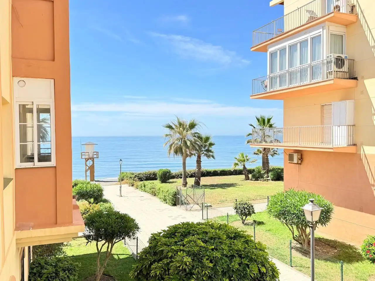 Vista exterior de Piso en venta en Torrox