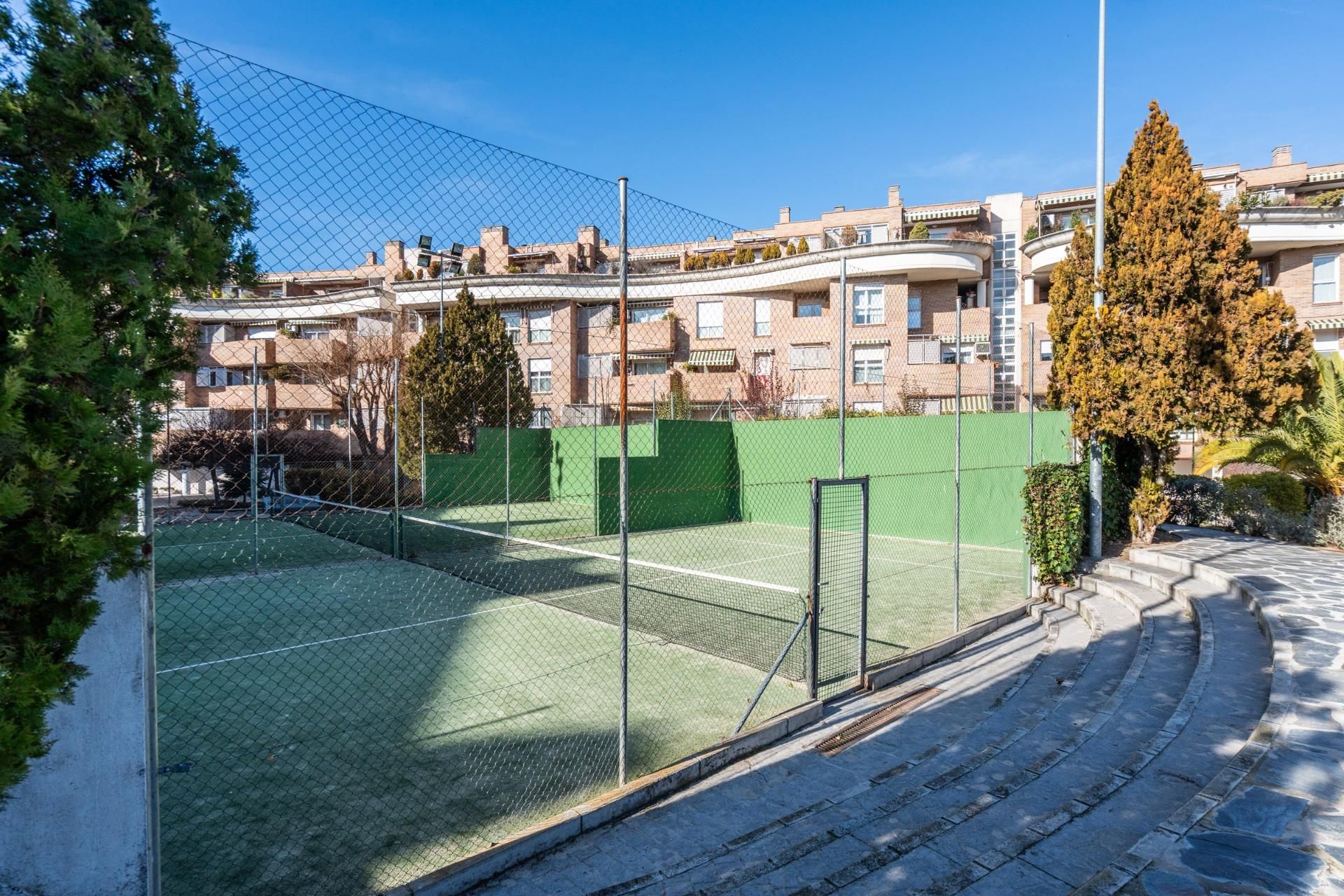 Vista exterior de Àtic en venda en Las Rozas de Madrid amb Calefacció, Jardí privat i Terrassa