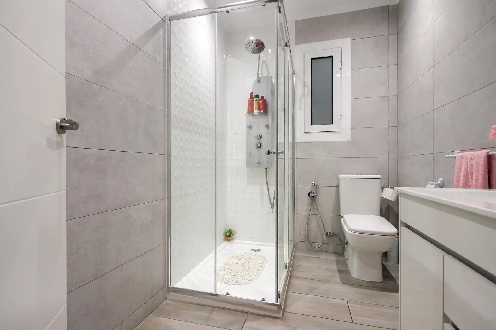 Baño de Ático en venta en Cerdanyola del Vallès con Aire acondicionado, Calefacción y Jardín privado