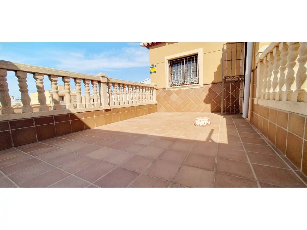 Terraza de Casa adosada en venta en Roquetas de Mar con Aire acondicionado, Calefacción y Jardín privado