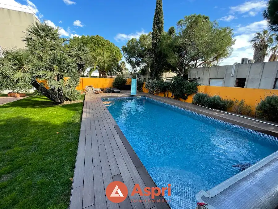 Piscina de Casa o xalet en venda en Esplugues de Llobregat amb Aire condicionat, Calefacció i Jardí privat