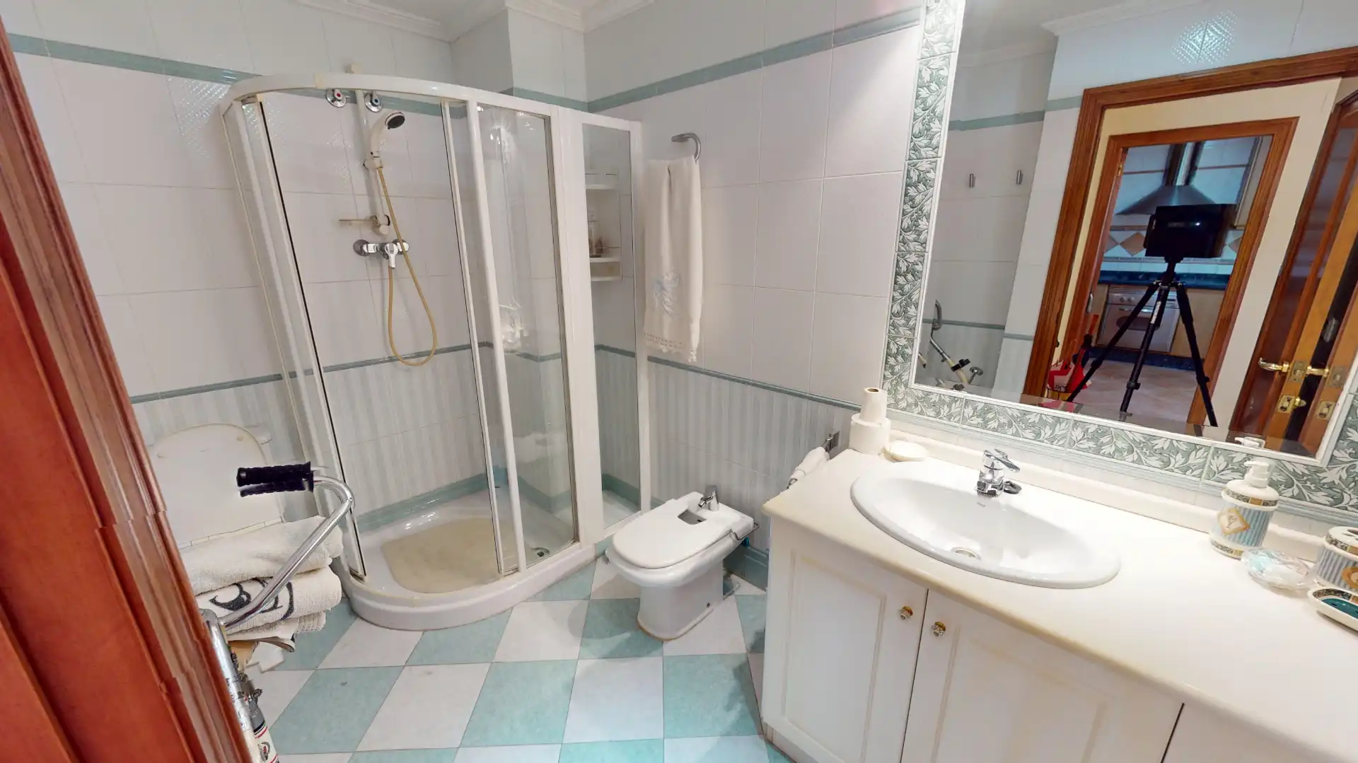 Badezimmer von Wohnung zum Verkauf in Elche / Elx mit Klimaanlage, Heizung und Abstellraum