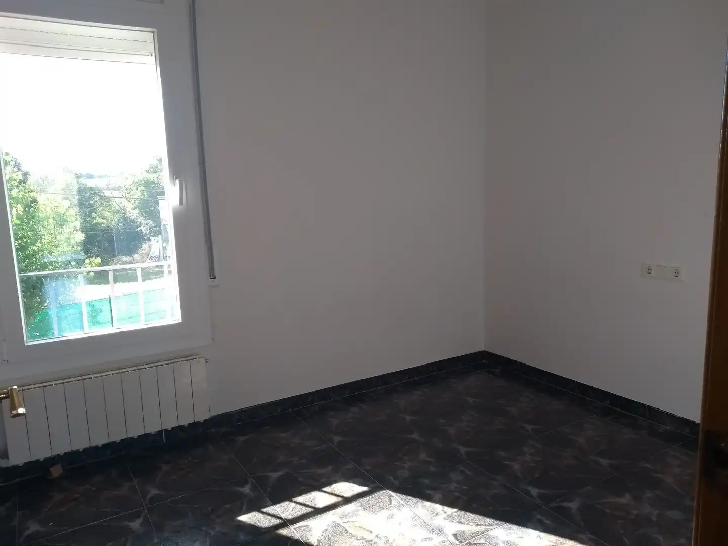 Dormitori de Finca rústica en venda en Bàscara amb Aire condicionat, Calefacció i Jardí privat