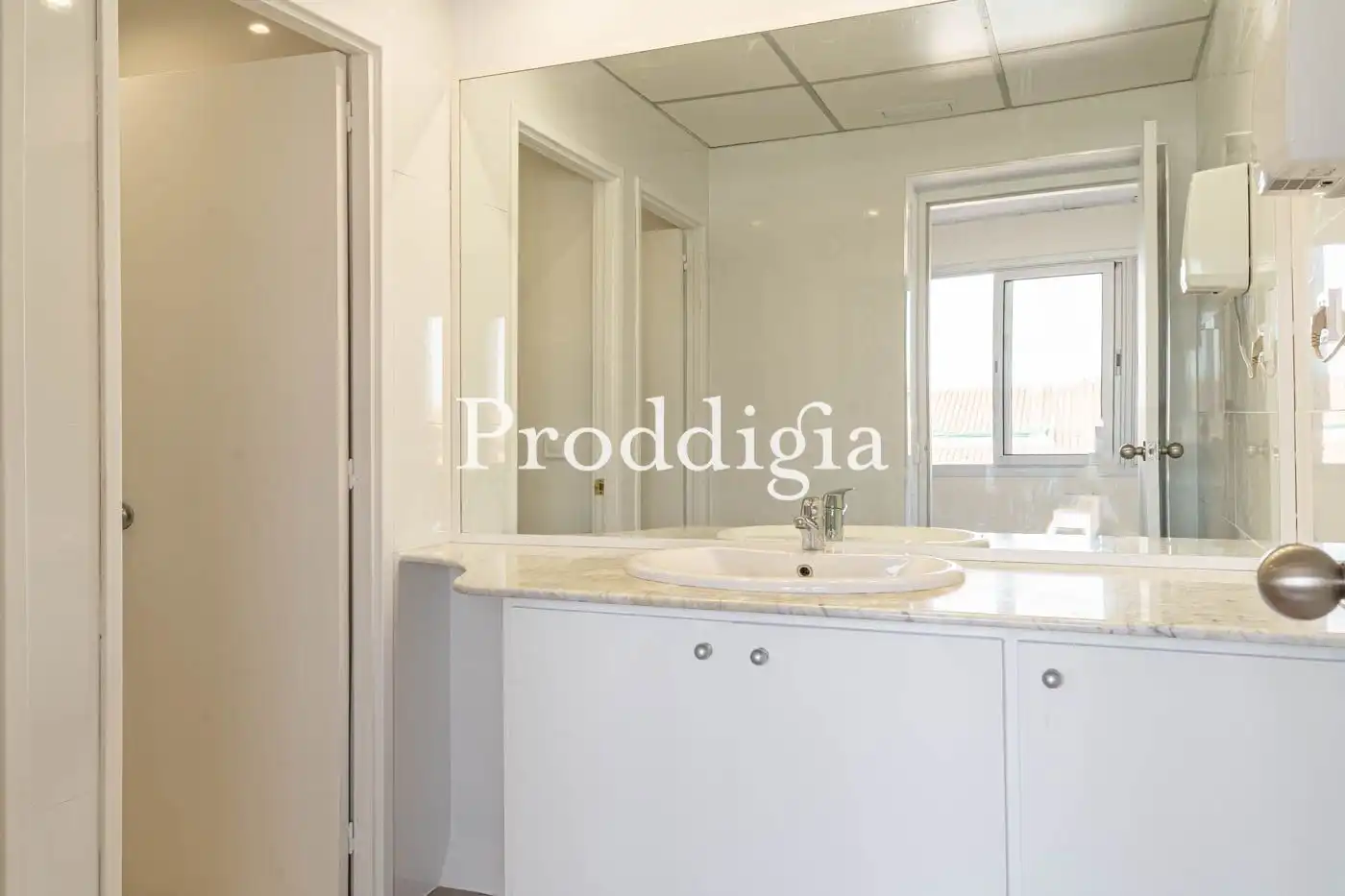 Bathroom of Office for rent in Sant Cugat del Vallès  with Air Conditioner and Heating