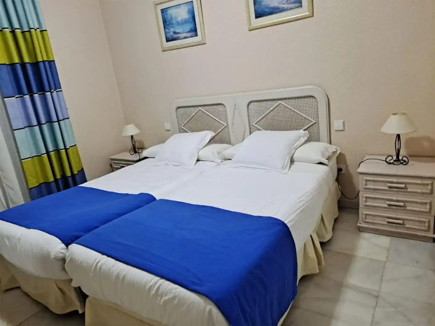 Dormitori de Pis en venda en Estepona amb Aire condicionat, Piscina i Balcó