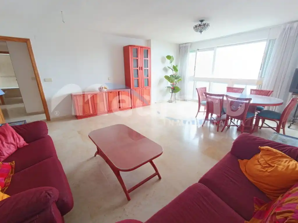 Sala de estar de Piso en venta en Benidorm con Jardín privado, Piscina y Amueblado