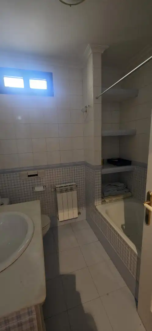 Bathroom of Houses for sale in Guijuelo  with Balcony