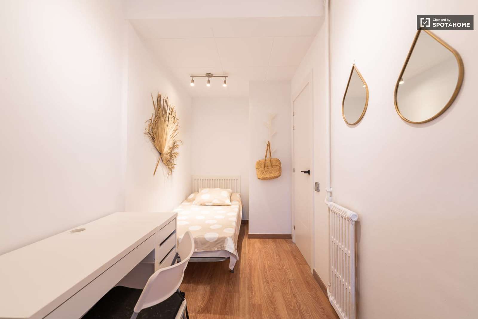 Bedroom of Flat to share in  Barcelona Capital  with Air Conditioner and Terrace