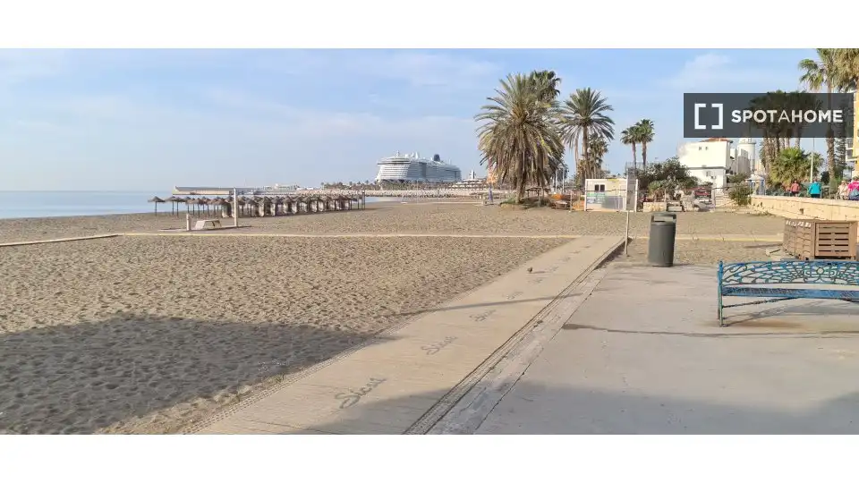 Vista exterior de Estudi per a compartir en Málaga amb Aire condicionat, Calefacció i Terrassa