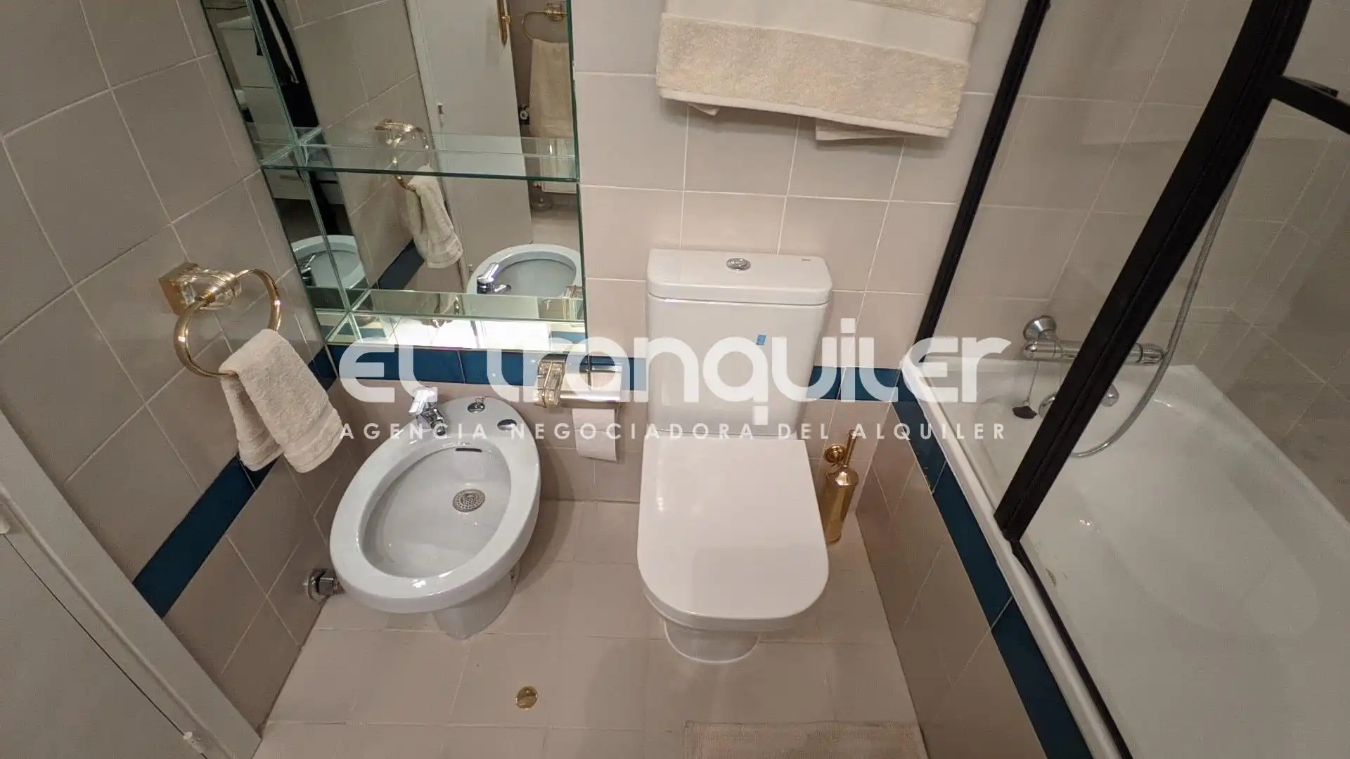 Badezimmer von Wohnung zum Verkauf in Madrid mit Klimaanlage, Parkett und Terrasse