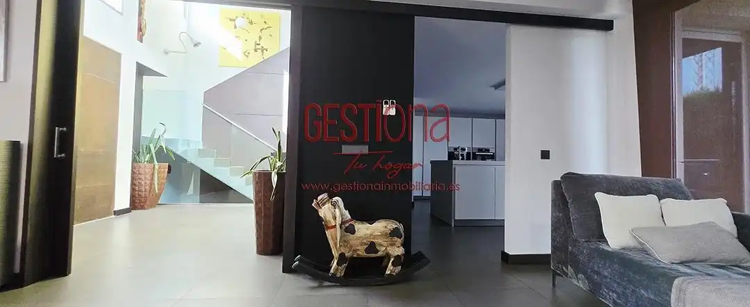 Houses for sale in Santa Cruz de Bezana  with Private garden, Terrace and Furnished