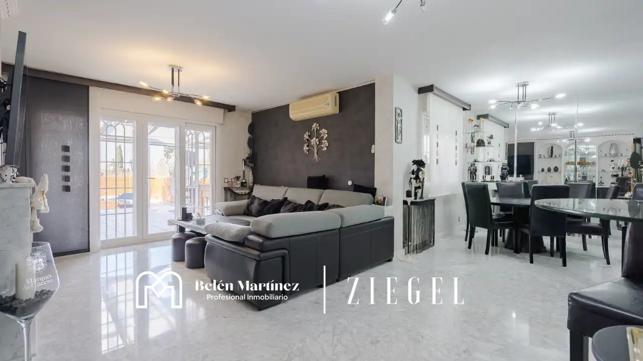 Sala de estar de Casa o chalet en venta en Urbanizaciones