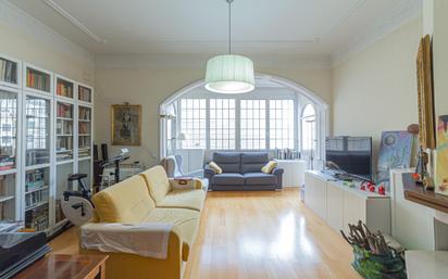 Living room of Flat for sale in  Barcelona Capital  with Air Conditioner, Heating and Parquet flooring